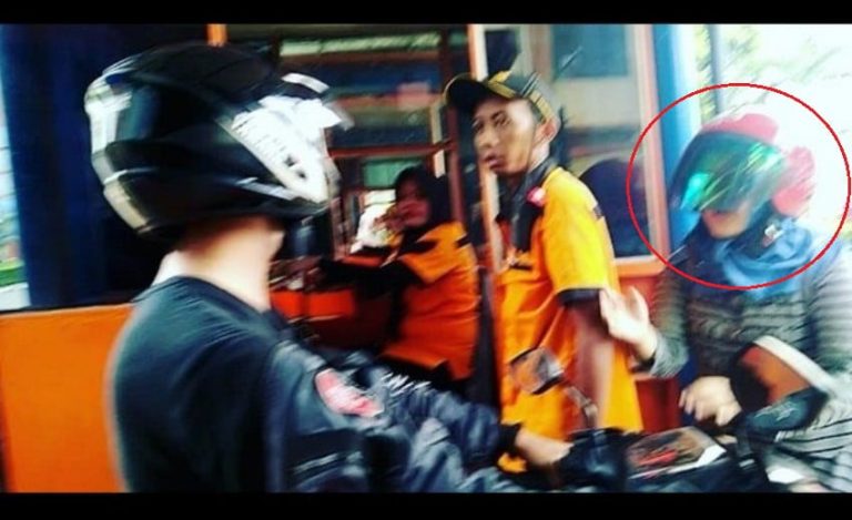 Usai lerai pasangan cekco dengan tukang parkir wanita ini malah kena apes sakitnya gak seberapa tapi malunya luar biasa min1 3