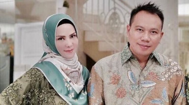 Baru pacaran 2 bulan Vicky Prasetyo dan Angel Lelga mantap naik pelaminan