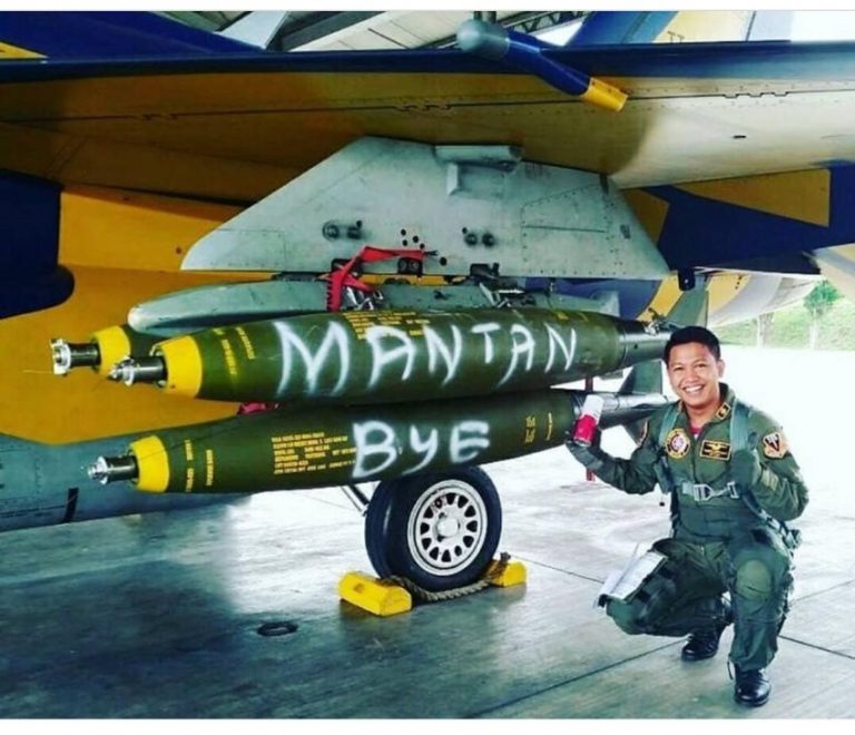 TNI AU ini lupakan mantan dengan cara yang unik awas rumahnya di bom pakai rudal