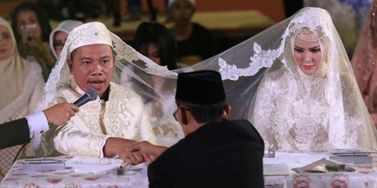 Resmi nikahi Angel Lelga Vicky Prasetyo ternyata masih hutang mahar ke Angel Lelga