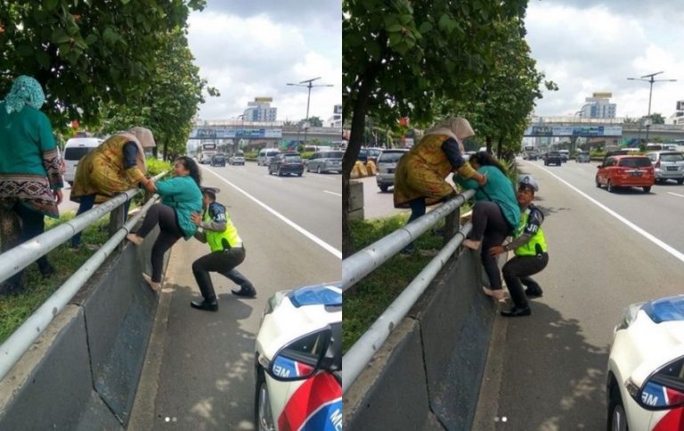 Foto ibu ibu berusaha panjat tiang pembatas jalan tol dibantu polisi ini viral begini ceritanya