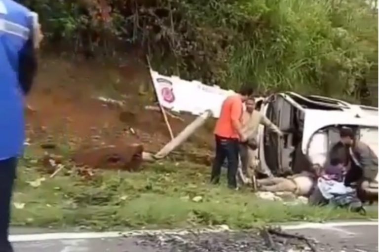 Kembali terjadi sebuah minibus alami kecelakaan di Tanjakan Emen