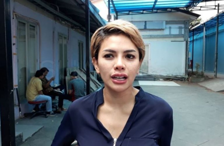 Muntah muntah dan sempat pingsan saat mengisi acara Nikita Mirzani hamil