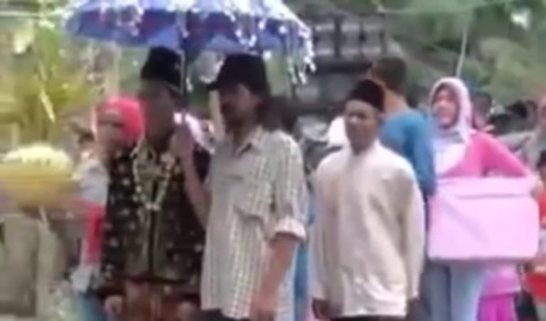 Video rombongan pengantin pria nyemplung ke kali viral akhirnya doa mantan terkabul