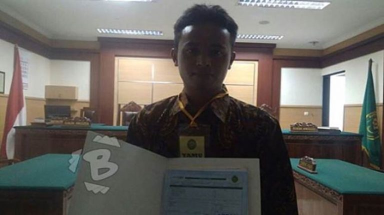 Gara gara namanya yang kelewat unik pria ini sering diejek hingga putrinya menangis bapakmu Kentut