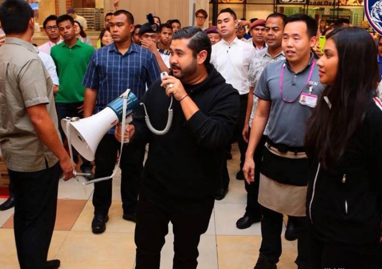 Heboh pangeran Johor traktir pengunjung mall hingga Rp 35 miliar