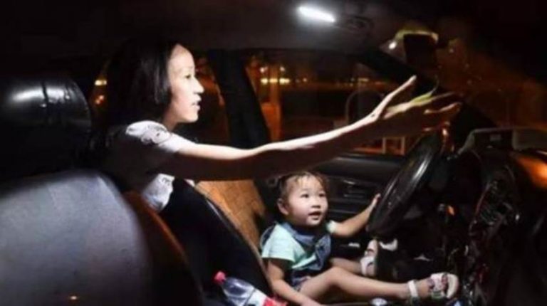 Kerja jadi sopir taksi sambil bawa putri kecilnya perjuangan ibu ini menyentuh hati