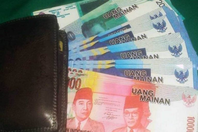 Terkocak dua jambret di Malang ini bawa kabur uang mainan jutaan rupiah mau untung malah buntung