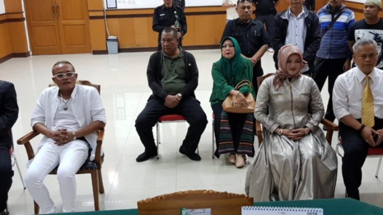 Rumah tangga hancur diduga karena orang ketiga Sule akhirnya angkat bicara