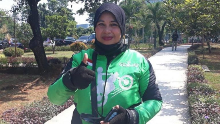 Ditinggal suaminya meninggal wanita ini nyambi jadi driver ojek online demi menghidupi kedua anaknya