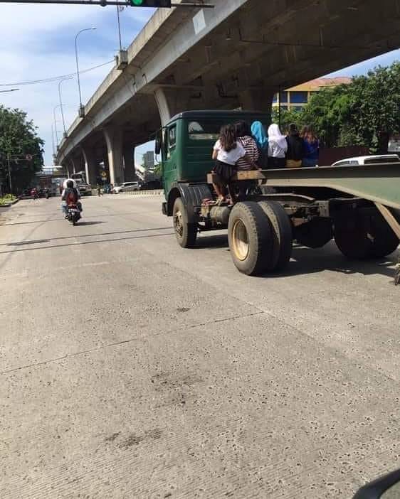 Tingkah Gokil siswa waktu pulang sekolah