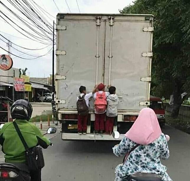 Tingkah konyol siswa waktu pulang sekolah