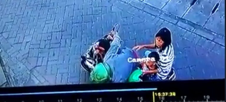 Terciduk Pasutri di Surabaya Terekam CCTV Saat Maling HP